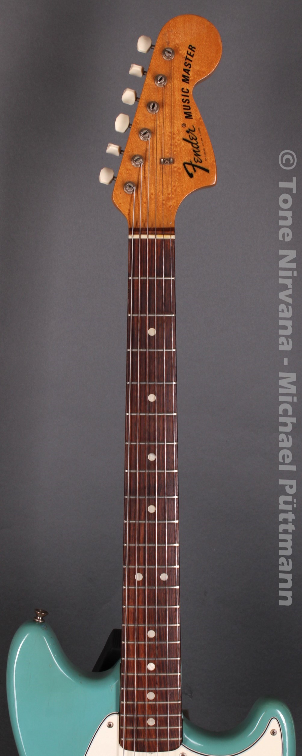 1974FenderMusicmasterBlue_#504074_02